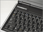 タイピングが快適な19mmピッチのフルサイズキーボード